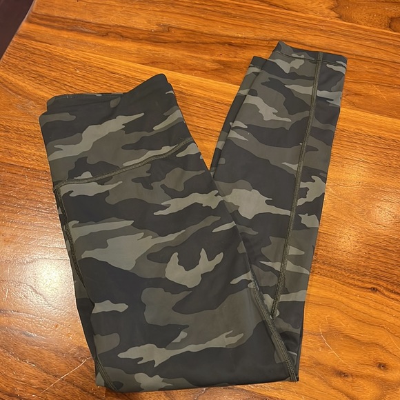 ATHLETA Ultimate 7/8 Tight Camo size Small - Picture 2 of 7